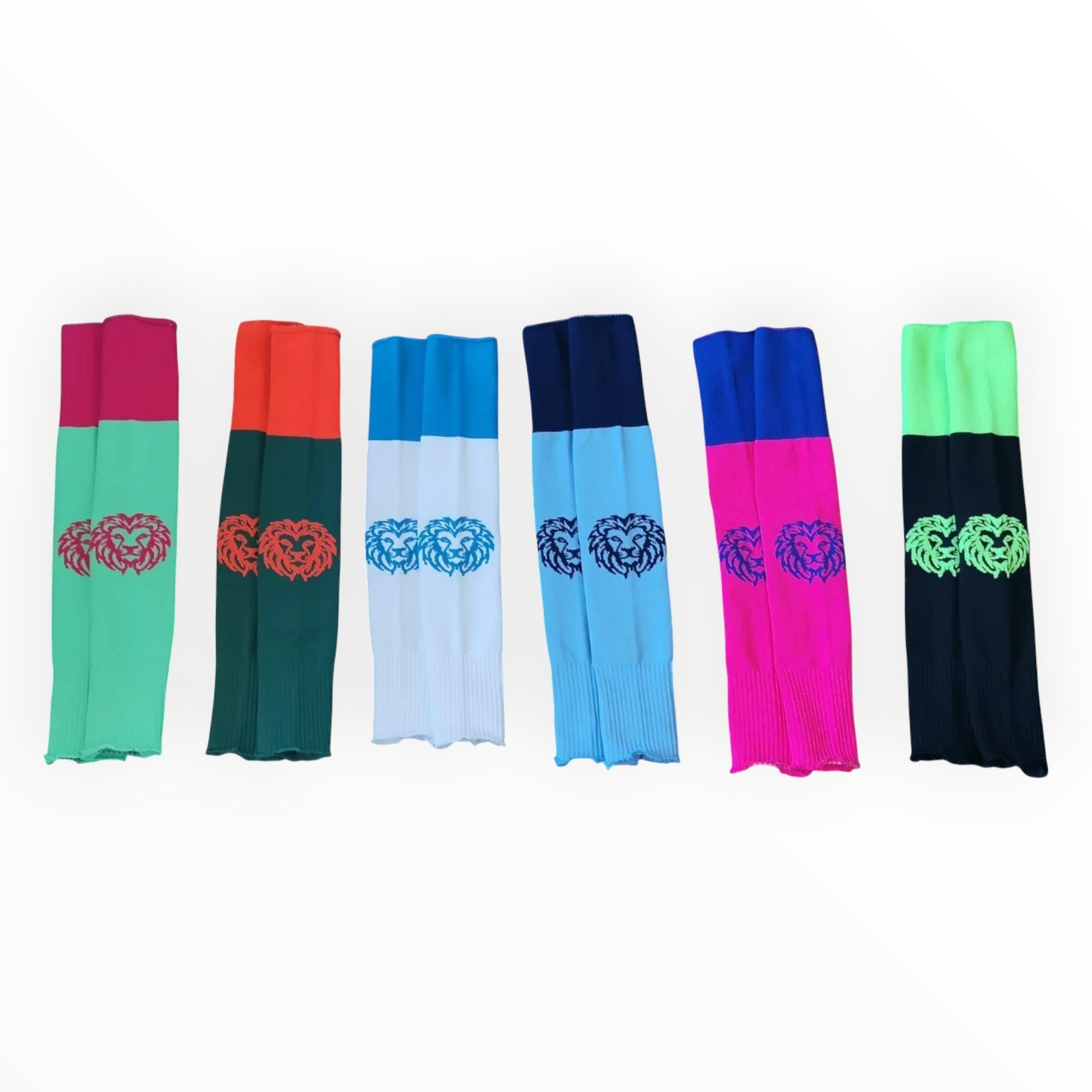 Löwen Hockeyshop Hockey Stutzen in verschiedenen Farben: Grün-Pink, Dunkelgrün-Orange, Weiß-Hellblau, Hellblau-Dunkelblau, Pink-Blau, Schwarz-Gelb. Mit Löwen-Logo.